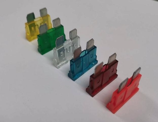 DC32V 1A কালো অটোমোটিভ ব্লেড ফিউজ অভ্যন্তরীণ শাখা সুরক্ষার জন্য প্রযোজ্য