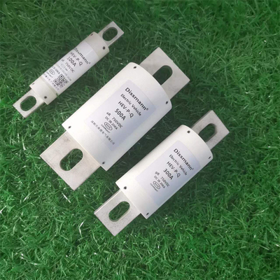 বৈদ্যুতিক যানবাহনের জন্য DC750V ফিউজ উচ্চ ব্রেকিং ফিউজ পাওয়ার কন্ট্রোল সিস্টেমকে রক্ষা করে